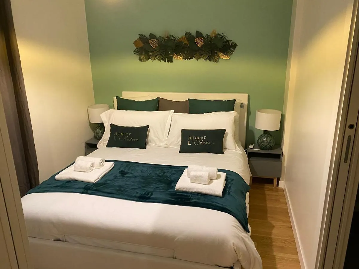 Futura Exclusive Suite 5 Attico Bari 0*,  Italia