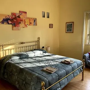Santiago , Milano Italia